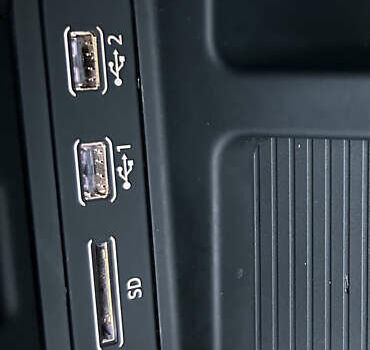 Белый Ауди E-Tron, объемом двигателя 0 л и пробегом 43 тыс. км за 35900 $, фото 26 на Automoto.ua