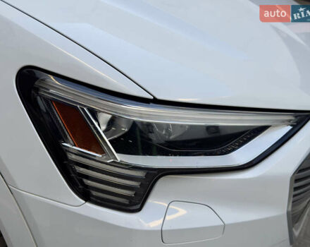 Белый Ауди E-Tron, объемом двигателя 0 л и пробегом 42 тыс. км за 33700 $, фото 8 на Automoto.ua