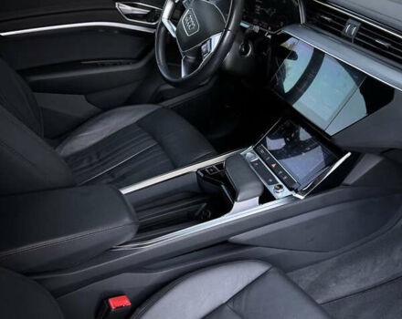 Білий Ауді E-Tron, об'ємом двигуна 0 л та пробігом 80 тис. км за 31400 $, фото 16 на Automoto.ua