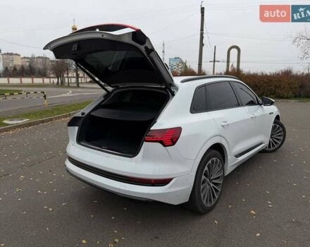 Белый Ауди E-Tron, объемом двигателя 0 л и пробегом 87 тыс. км за 28000 $, фото 33 на Automoto.ua