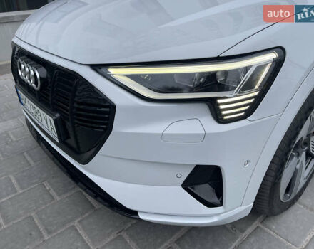 Білий Ауді E-Tron, об'ємом двигуна 0 л та пробігом 83 тис. км за 35000 $, фото 14 на Automoto.ua