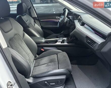 Білий Ауді E-Tron, об'ємом двигуна 0 л та пробігом 41 тис. км за 37500 $, фото 24 на Automoto.ua