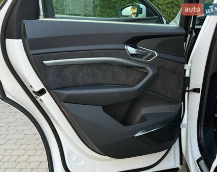 Білий Ауді E-Tron, об'ємом двигуна 0 л та пробігом 198 тис. км за 27400 $, фото 31 на Automoto.ua