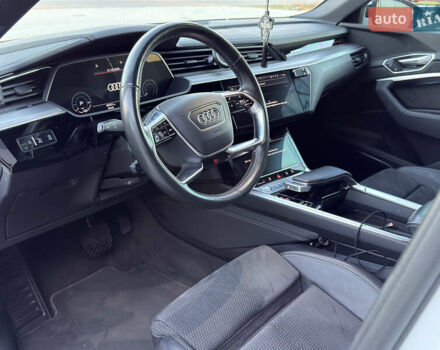 Білий Ауді E-Tron, об'ємом двигуна 0 л та пробігом 89 тис. км за 33500 $, фото 10 на Automoto.ua