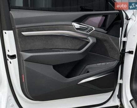 Белый Ауди E-Tron, объемом двигателя 0 л и пробегом 100 тыс. км за 36500 $, фото 31 на Automoto.ua
