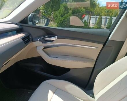 Білий Ауді E-Tron, об'ємом двигуна 0 л та пробігом 92 тис. км за 32500 $, фото 7 на Automoto.ua