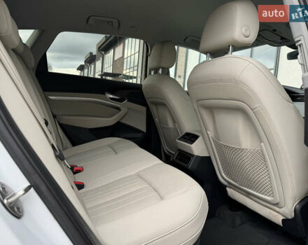 Білий Ауді E-Tron, об'ємом двигуна 0 л та пробігом 98 тис. км за 29700 $, фото 78 на Automoto.ua