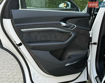 Белый Ауди E-Tron, объемом двигателя 0 л и пробегом 198 тыс. км за 27800 $, фото 30 на Automoto.ua