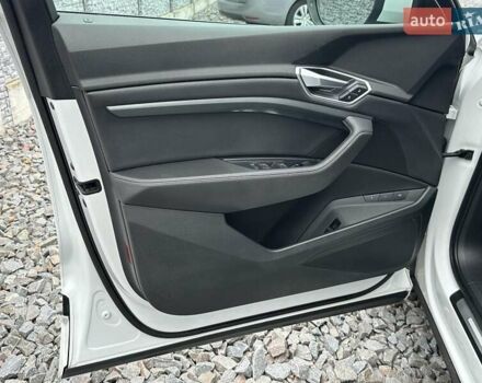 Белый Ауди E-Tron, объемом двигателя 0 л и пробегом 145 тыс. км за 22800 $, фото 39 на Automoto.ua