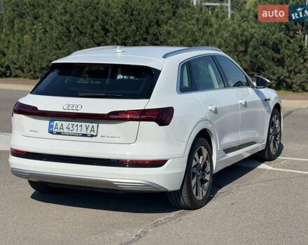Белый Ауди E-Tron, объемом двигателя 0 л и пробегом 54 тыс. км за 31900 $, фото 2 на Automoto.ua