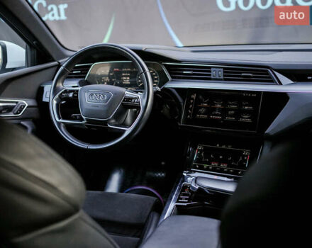 Білий Ауді E-Tron, об'ємом двигуна 0 л та пробігом 120 тис. км за 28500 $, фото 65 на Automoto.ua