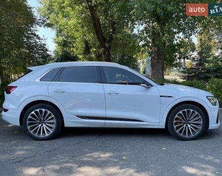 Білий Ауді E-Tron, об'ємом двигуна 0 л та пробігом 93 тис. км за 31440 $, фото 11 на Automoto.ua