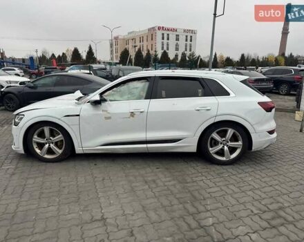 Белый Ауди E-Tron, объемом двигателя 0 л и пробегом 40 тыс. км за 13200 $, фото 3 на Automoto.ua