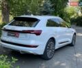 Білий Ауді E-Tron, об'ємом двигуна 0 л та пробігом 93 тис. км за 31440 $, фото 6 на Automoto.ua