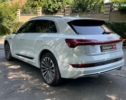 Білий Ауді E-Tron, об'ємом двигуна 0 л та пробігом 93 тис. км за 31440 $, фото 5 на Automoto.ua