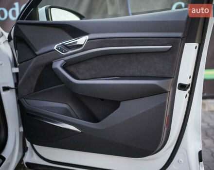 Білий Ауді E-Tron, об'ємом двигуна 0 л та пробігом 120 тис. км за 28500 $, фото 62 на Automoto.ua