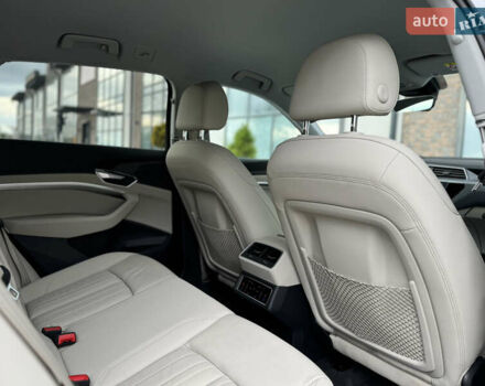 Ауди E-Tron 2020 в Тернополе на Automoto.ua Белый Ауди E-Tron, объемом двигателя 0 л и пробегом 98 тыс. км за 29999 $, фото 77 на Automoto.ua