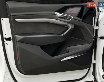 Белый Ауди E-Tron, объемом двигателя 0 л и пробегом 100 тыс. км за 36500 $, фото 33 на Automoto.ua