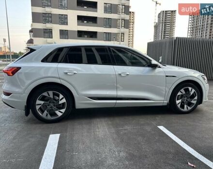 Білий Ауді E-Tron, об'ємом двигуна 0 л та пробігом 41 тис. км за 37500 $, фото 4 на Automoto.ua