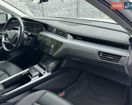 Белый Ауди E-Tron, объемом двигателя 0 л и пробегом 145 тыс. км за 22800 $, фото 66 на Automoto.ua