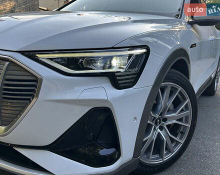 Білий Ауді E-Tron, об'ємом двигуна 0 л та пробігом 111 тис. км за 30900 $, фото 9 на Automoto.ua