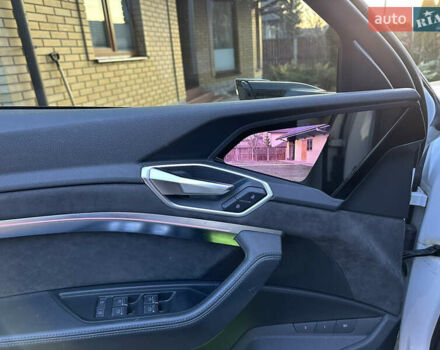 Белый Ауди E-Tron, объемом двигателя 0 л и пробегом 76 тыс. км за 30500 $, фото 6 на Automoto.ua