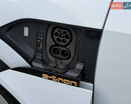 Белый Ауди E-Tron, объемом двигателя 0 л и пробегом 198 тыс. км за 27400 $, фото 80 на Automoto.ua