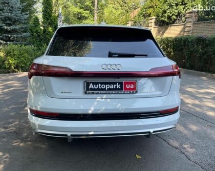 Білий Ауді E-Tron, об'ємом двигуна 0 л та пробігом 93 тис. км за 31440 $, фото 6 на Automoto.ua