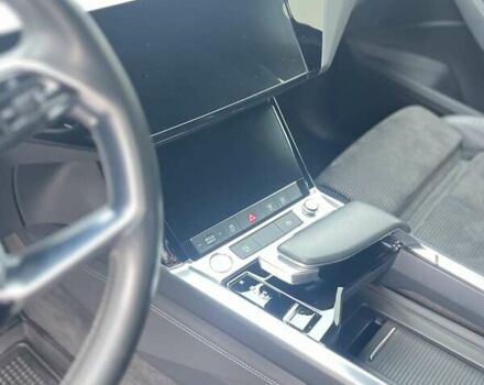 Білий Ауді E-Tron, об'ємом двигуна 0 л та пробігом 68 тис. км за 32000 $, фото 4 на Automoto.ua