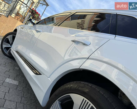 Ауди E-Tron 2020 в Дрогобыче на Automoto.ua Белый Ауди E-Tron, объемом двигателя 0 л и пробегом 156 тыс. км за 29900 $, фото 35 на Automoto.ua