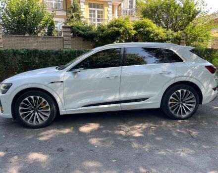 Білий Ауді E-Tron, об'ємом двигуна 0 л та пробігом 93 тис. км за 31440 $, фото 4 на Automoto.ua