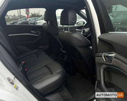 Білий Ауді E-Tron, об'ємом двигуна 95 л та пробігом 32 тис. км за 39990 $, фото 28 на Automoto.ua