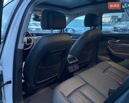 Білий Ауді E-Tron, об'ємом двигуна 0 л та пробігом 55 тис. км за 29400 $, фото 20 на Automoto.ua