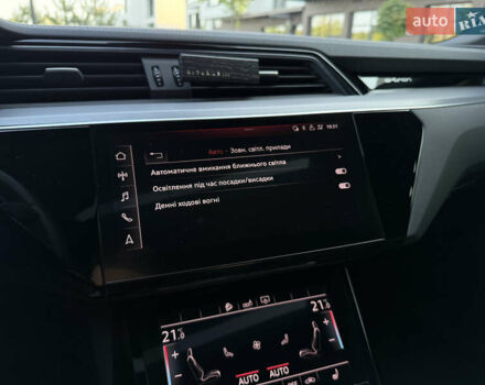 Белый Ауди E-Tron, объемом двигателя 0 л и пробегом 128 тыс. км за 26300 $, фото 30 на Automoto.ua