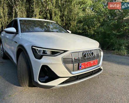 Білий Ауді E-Tron, об'ємом двигуна 0 л та пробігом 111 тис. км за 30900 $, фото 3 на Automoto.ua