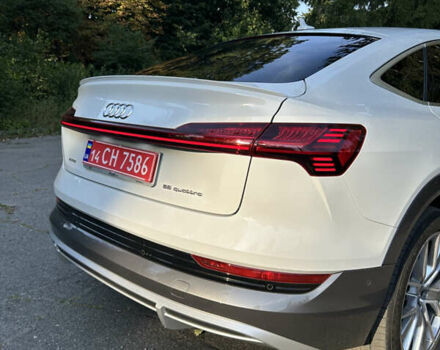 Білий Ауді E-Tron, об'ємом двигуна 0 л та пробігом 111 тис. км за 30900 $, фото 7 на Automoto.ua