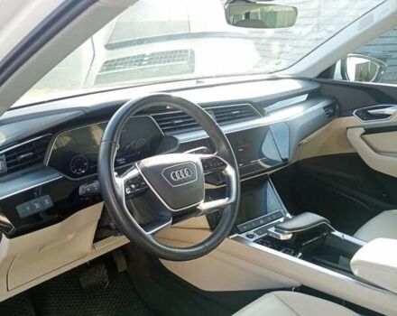 Белый Ауди E-Tron, объемом двигателя 0 л и пробегом 51 тыс. км за 31000 $, фото 6 на Automoto.ua
