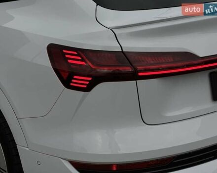 Белый Ауди E-Tron, объемом двигателя 0 л и пробегом 100 тыс. км за 36500 $, фото 16 на Automoto.ua