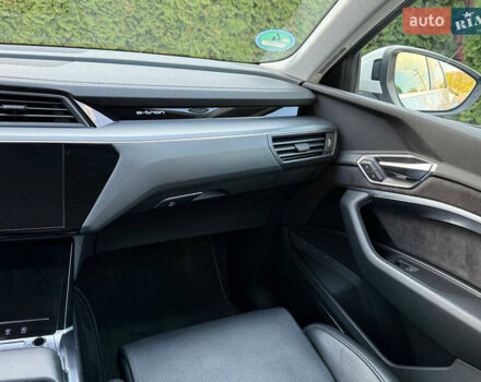 Белый Ауди E-Tron, объемом двигателя 0 л и пробегом 198 тыс. км за 27400 $, фото 89 на Automoto.ua