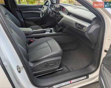 Ауді E-Tron 2020 у Чернівцях на Automoto.ua Білий Ауді E-Tron, об'ємом двигуна 0 л та пробігом 291 тис. км за 27600 $, фото 24 на Automoto.ua