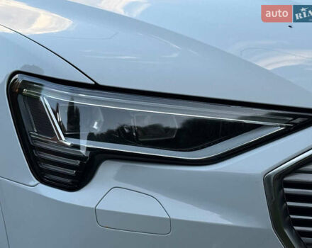 Білий Ауді E-Tron, об'ємом двигуна 0 л та пробігом 198 тис. км за 27400 $, фото 76 на Automoto.ua