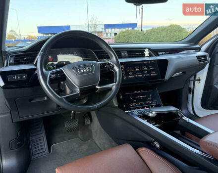 Ауді E-Tron 2020 у Львові на Automoto.ua Білий Ауді E-Tron, об'ємом двигуна 0 л та пробігом 156 тис. км за 29500 $, фото 64 на Automoto.ua