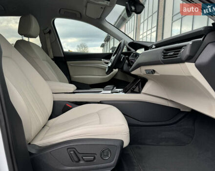 Білий Ауді E-Tron, об'ємом двигуна 0 л та пробігом 98 тис. км за 29700 $, фото 4 на Automoto.ua