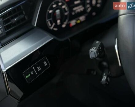 Белый Ауди E-Tron, объемом двигателя 0 л и пробегом 56 тыс. км за 45500 $, фото 13 на Automoto.ua