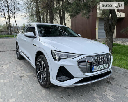 Білий Ауді E-Tron, об'ємом двигуна 0 л та пробігом 19 тис. км за 56000 $, фото 4 на Automoto.ua