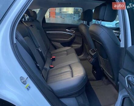 Білий Ауді E-Tron, об'ємом двигуна 0 л та пробігом 55 тис. км за 29400 $, фото 23 на Automoto.ua