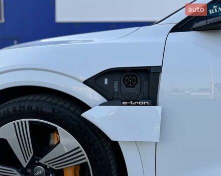 Белый Ауди E-Tron, объемом двигателя 0 л и пробегом 56 тыс. км за 45500 $, фото 10 на Automoto.ua