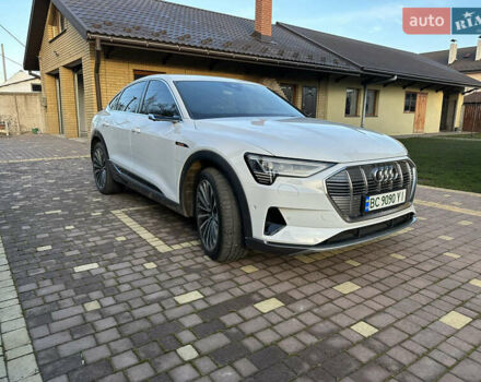 Белый Ауди E-Tron, объемом двигателя 0 л и пробегом 76 тыс. км за 28596 $, фото 1 на Automoto.ua