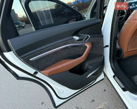 Ауді E-Tron 2020 у Львові на Automoto.ua Білий Ауді E-Tron, об'ємом двигуна 0 л та пробігом 156 тис. км за 29500 $, фото 65 на Automoto.ua