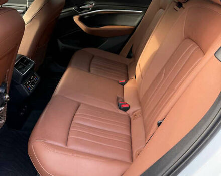 Белый Ауди E-Tron, объемом двигателя 0 л и пробегом 104 тыс. км за 33200 $, фото 31 на Automoto.ua